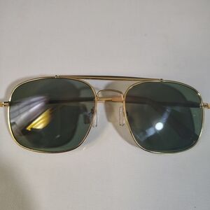WOMENS (UNISEX) Gold Frame Sunglasses with Dark Green Lenses